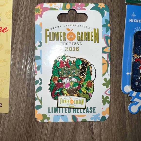 Disney Limited Edition Pin Set - Picture 7 of 14